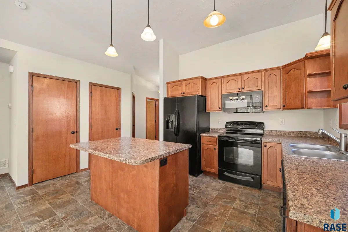 5303 W Sourwood Pl, Sioux Falls, SD 57107 - #1
