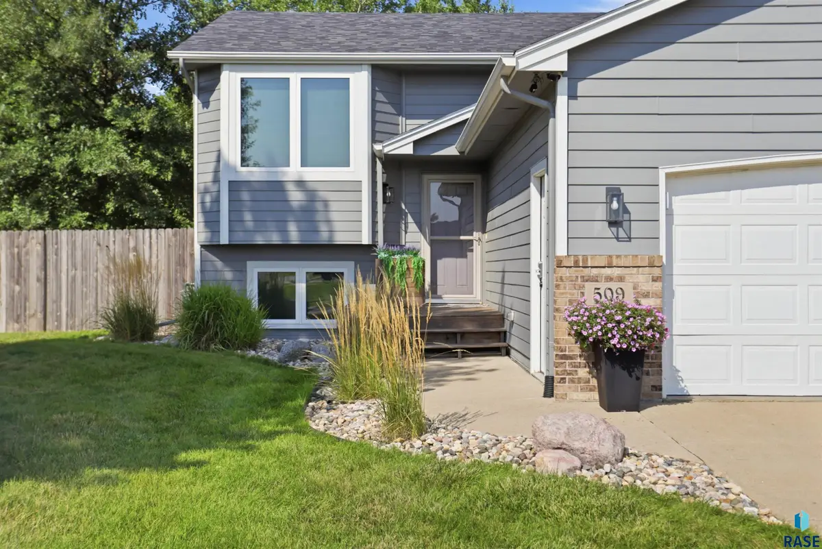 509 United Ave, Harrisburg, SD 57032 - #1