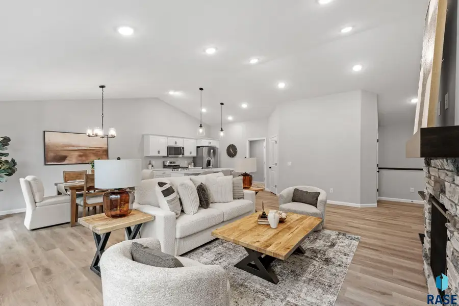 6300 W Goldberg Dr, Sioux Falls, SD 57107 - #2