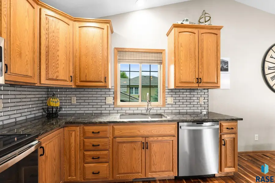 2105 E 62nd St, Sioux Falls, SD 57108 - #3