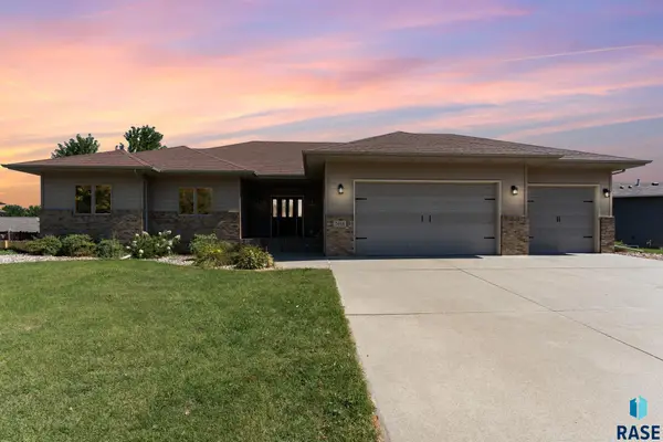7616 W Stanford Dr, Sioux Falls, SD 57106