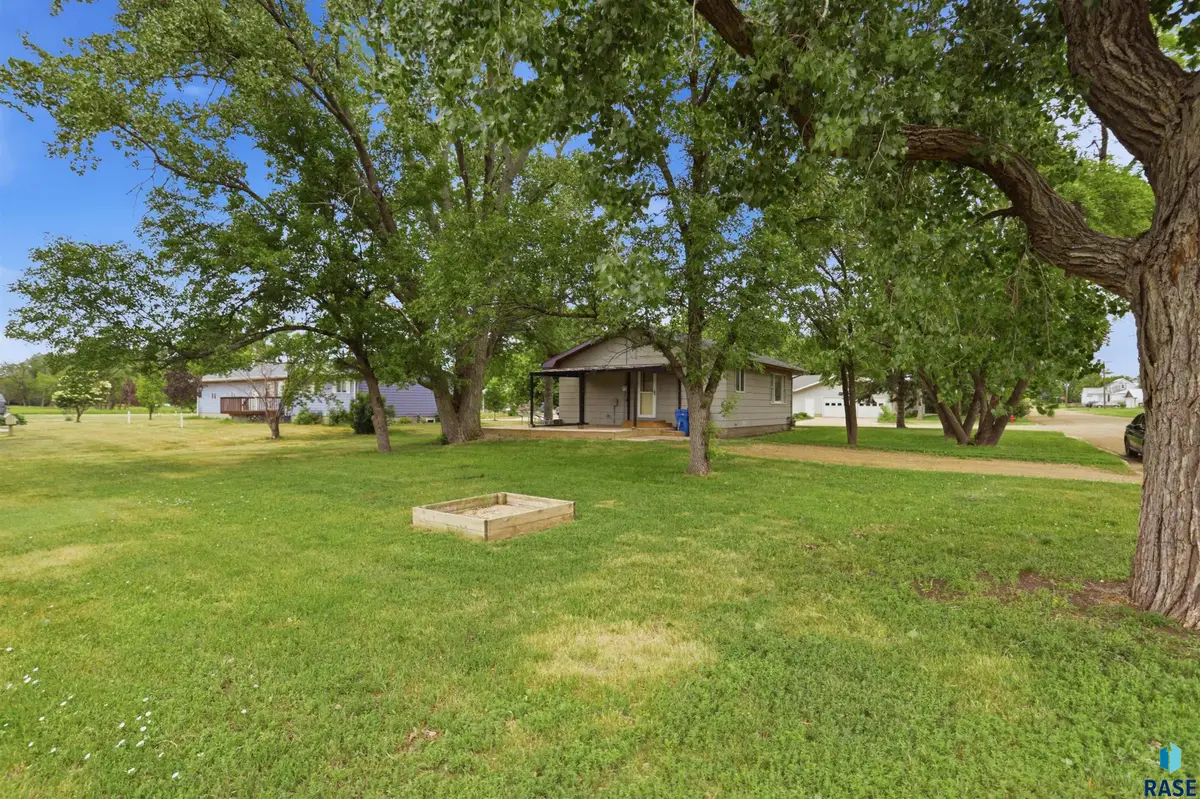 401 W Jefferson Ave, Salem, SD 57058 - #1