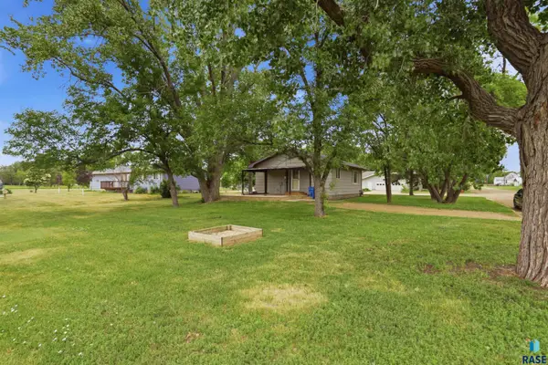 401 W Jefferson Ave, Salem, SD 57058