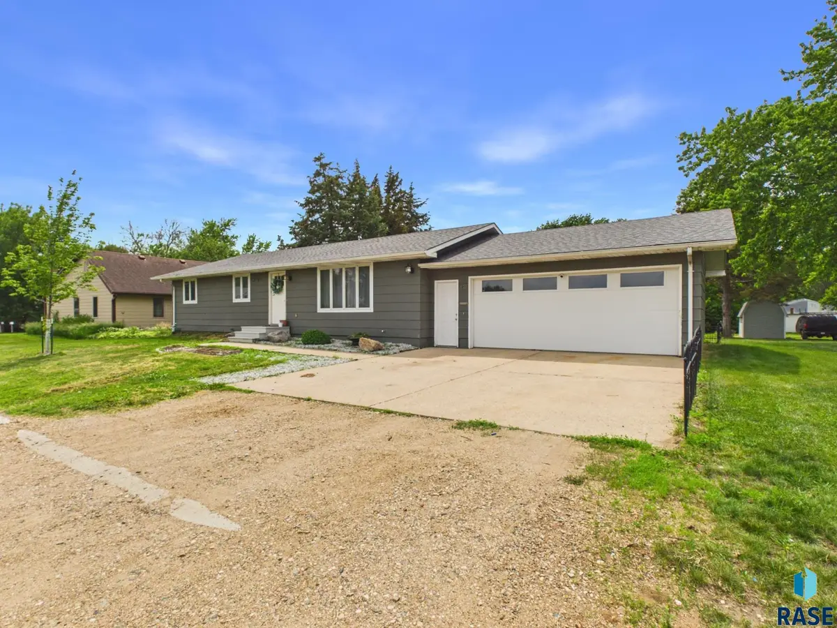 431 Dakota St, Chancellor, SD 57015 - #1
