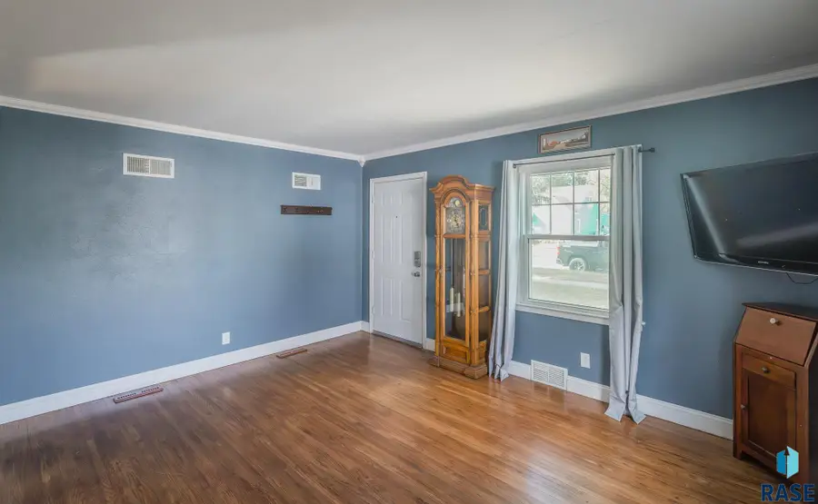 711 W 37th St, Sioux Falls, SD 57105 - #3