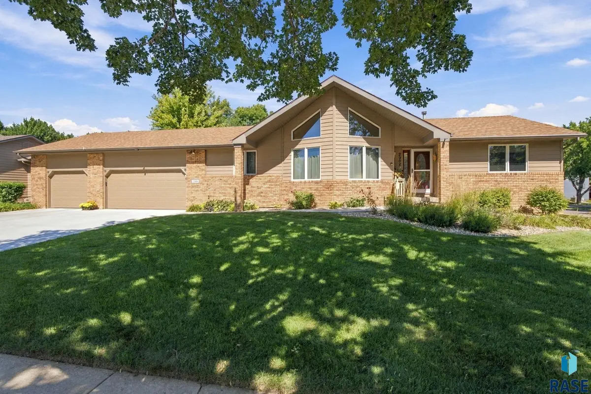 2908 E 51st St, Sioux Falls, SD 57103 - #1