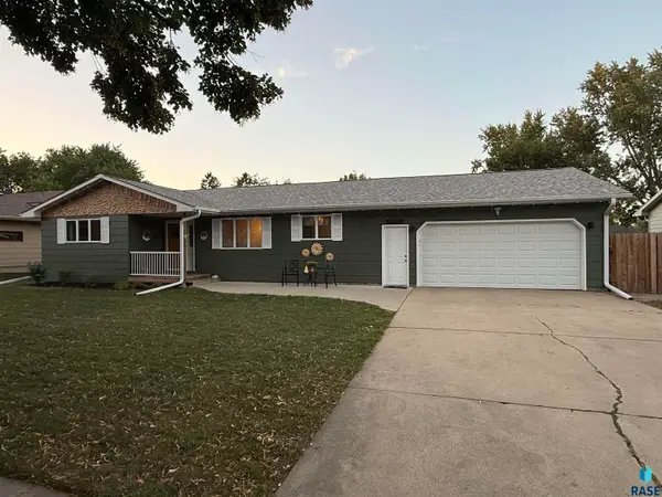 5712 W Walden Dr, Sioux Falls, SD 57106