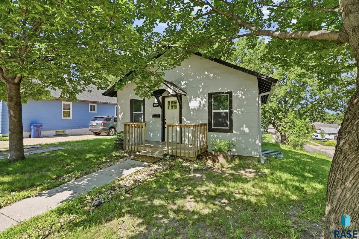 1119 N Duluth Ave, Sioux Falls, SD 57104 - #1