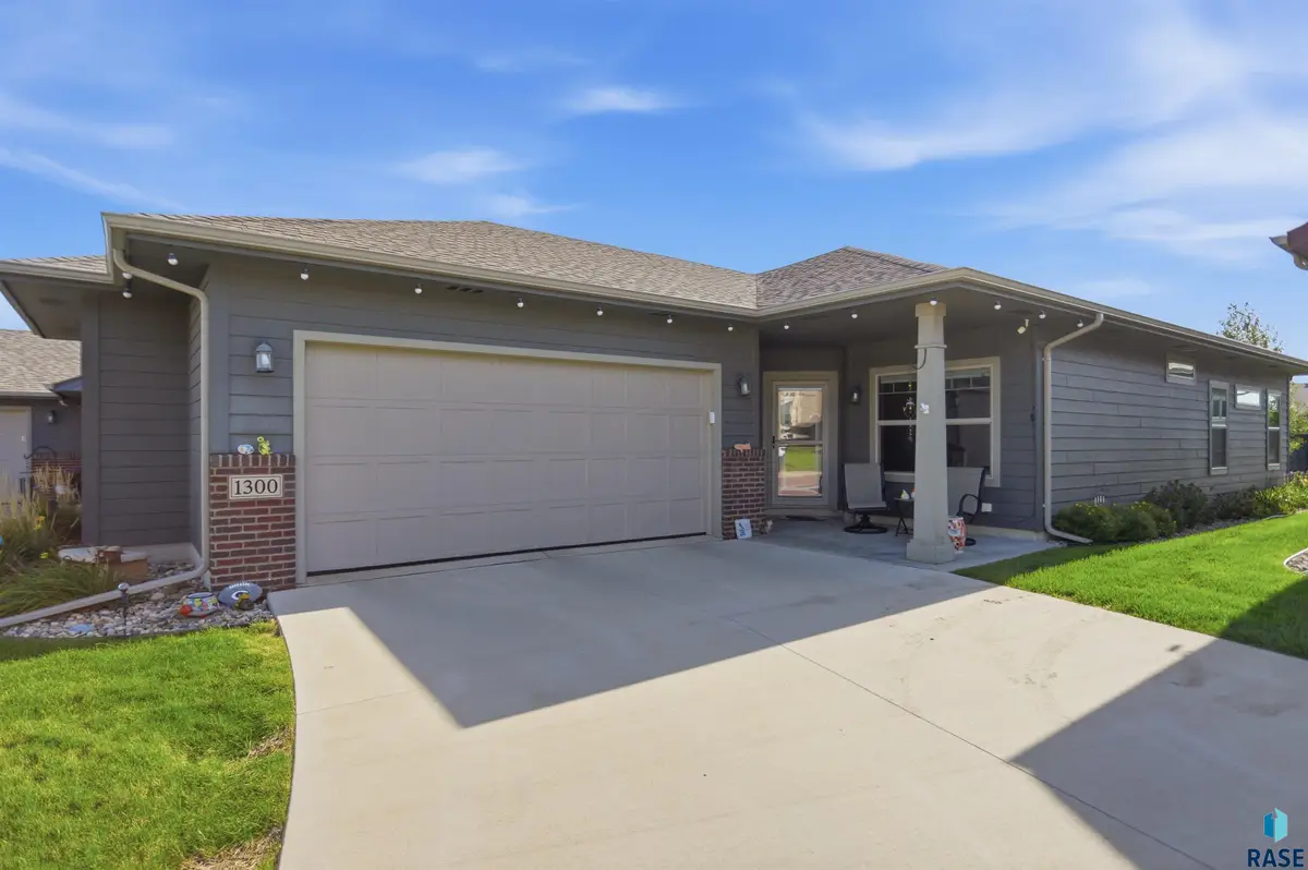 1300 S President Ct, Sioux Falls, SD 56106 - #1