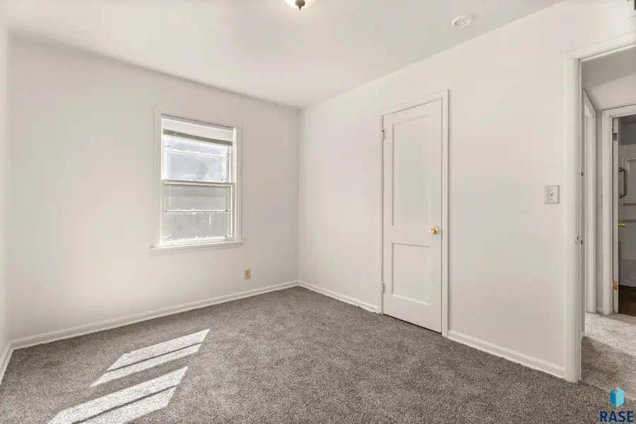 709 S Garfield Ave Ave, Sioux Falls, SD 57104 - #3