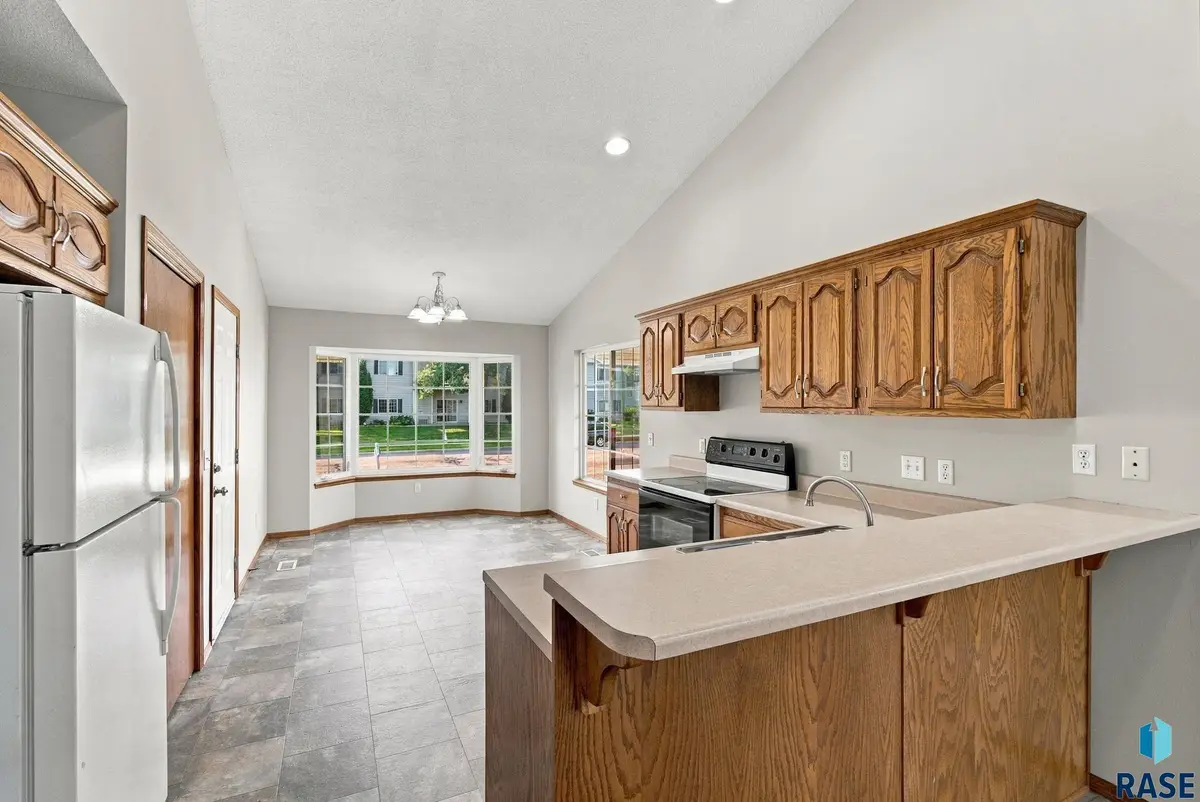1400 E Northstar Ln, Sioux Falls, SD 57108 - #1
