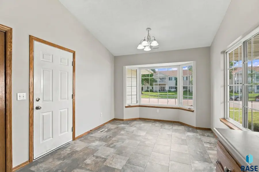 1400 E Northstar Ln, Sioux Falls, SD 57108 - #2