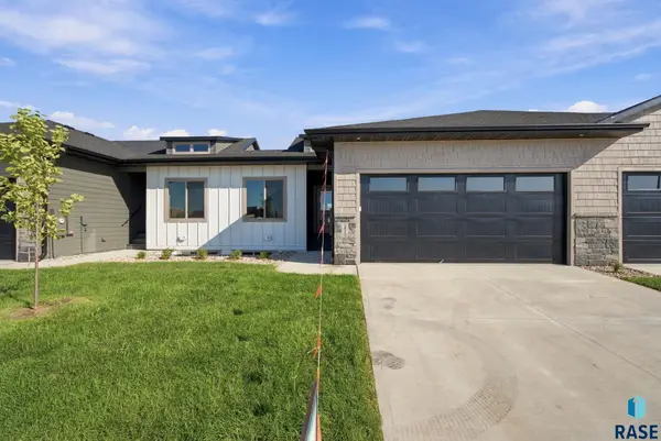 2812 E Hazelnut St, Brandon, SD 57005