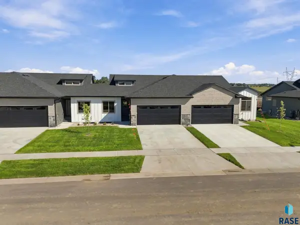 2812 E Hazelnut St, Brandon, SD 57005