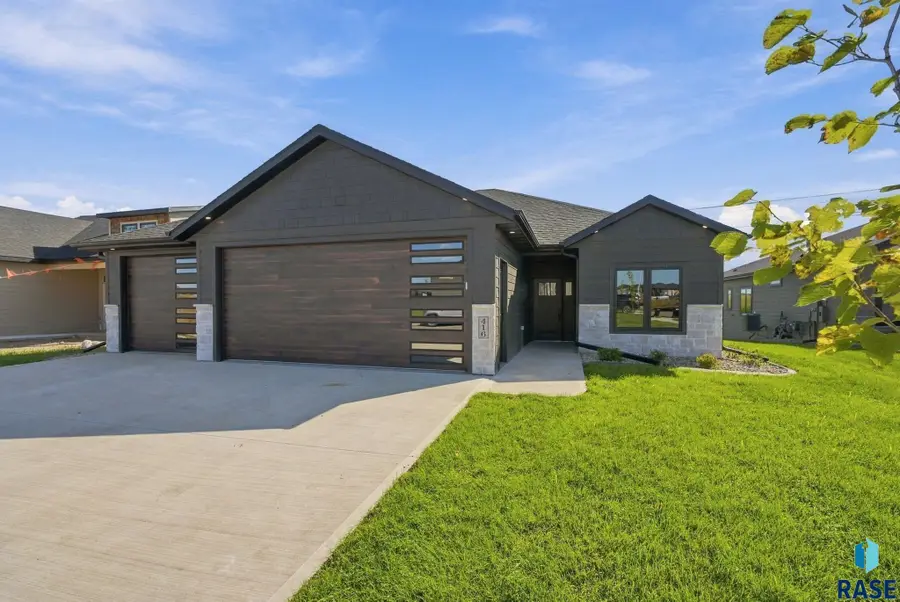 416 N Almond Ave, Brandon, SD 57005 - #2