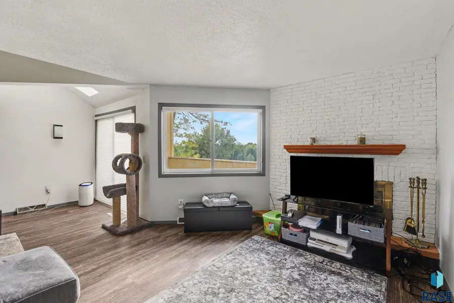 1908 S Southeastern Ave, Sioux Falls, SD 57103 - #2