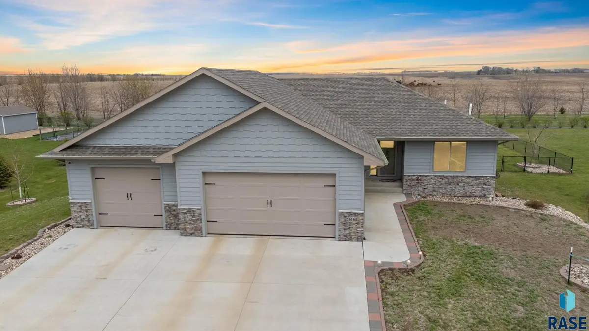26164 Reed Ct, Canistota, SD 57012 - #1