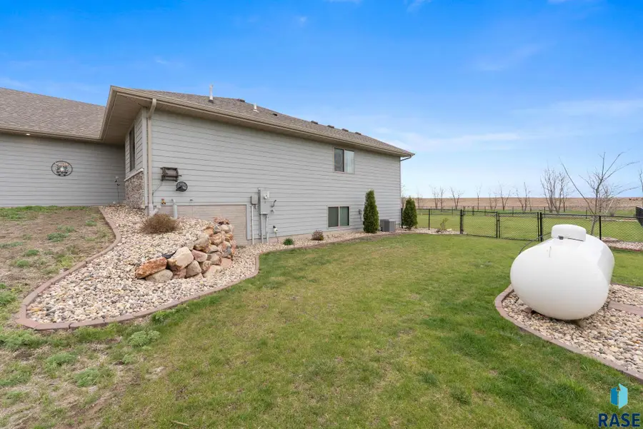 26164 Reed Ct, Canistota, SD 57012 - #2