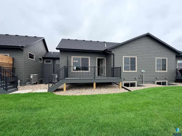 2810 E Hazelnut St, Brandon, SD 57005