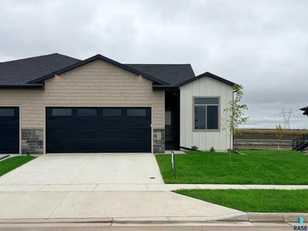 2814 E Hazelnut St, Brandon, SD 57005