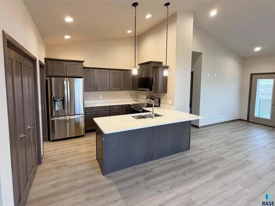 2814 E Hazelnut St, Brandon, SD 57005 - #2