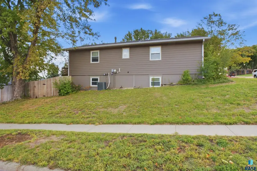 2100 E Madison St St, Sioux Falls, SD 57103 - #2