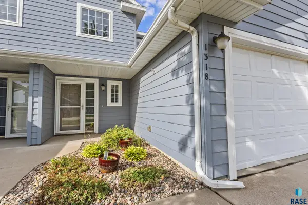 1318 N Fir Pl, Sioux Falls, SD 57107