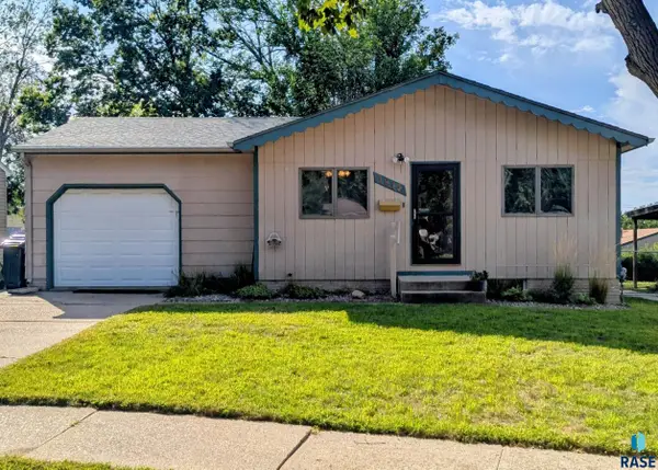 1013 S Harrington Cir, Sioux Falls, SD 57103