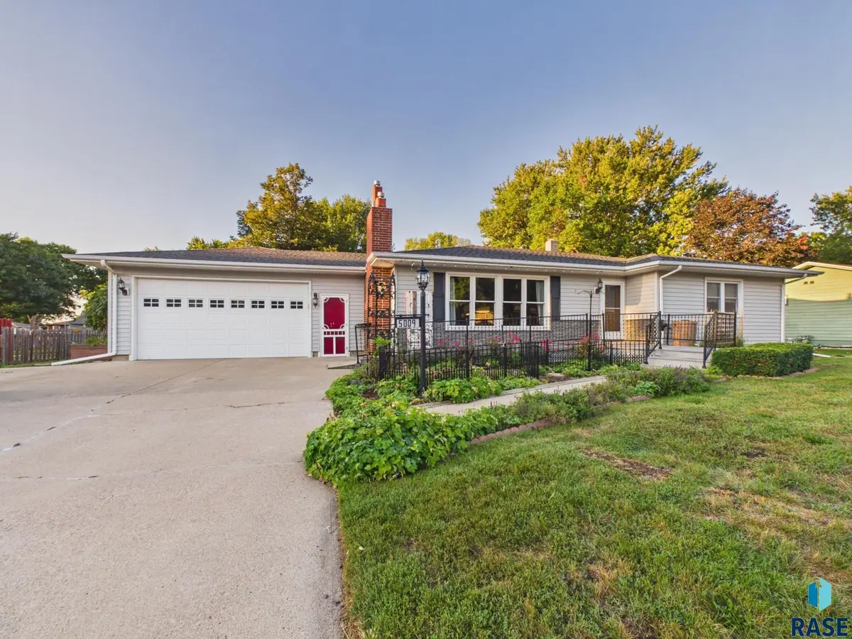 5009 W 37th St, Sioux Falls, SD 57106 - #1