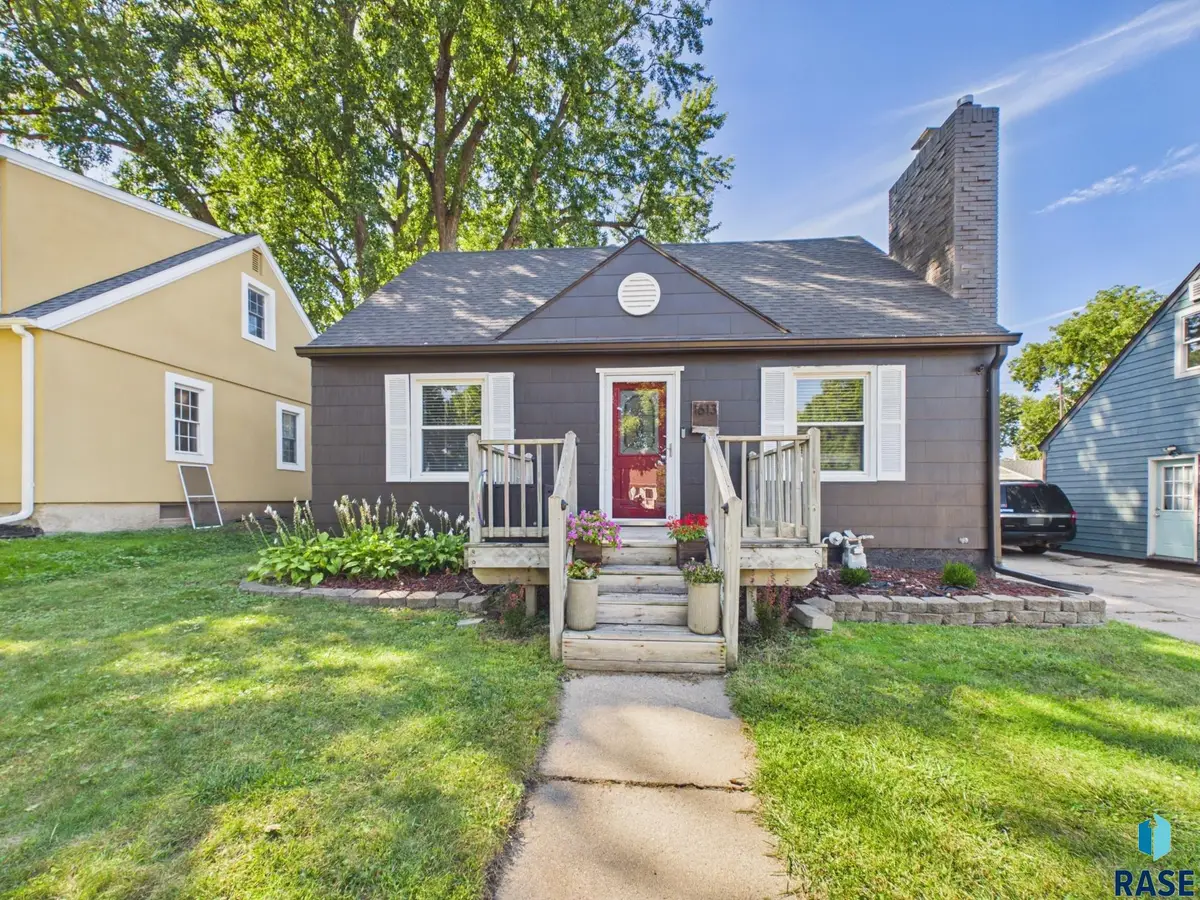 1613 S Van Eps Ave, Sioux Falls, SD 57105 - #1