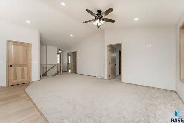 5321 S Bahnson Ave, Sioux Falls, SD 57110