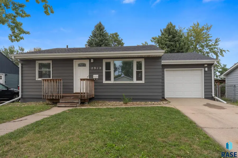 2912 E Sioux St, Sioux Falls, SD 57103 - #2