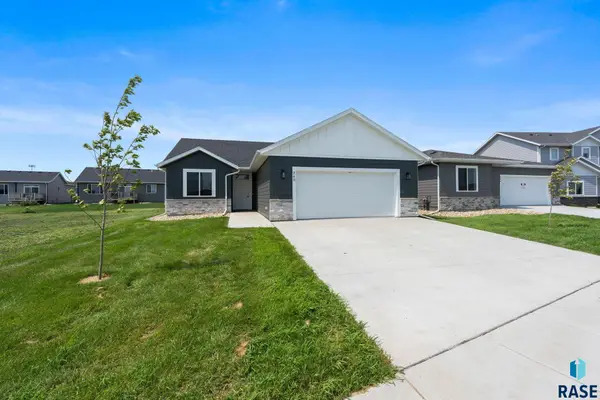 260 Lydia Ct, Harrisburg, SD 57032