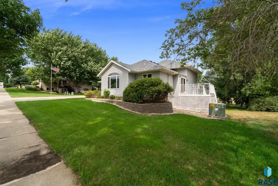 511 Almar St, Luverne, MN 56156 - #2
