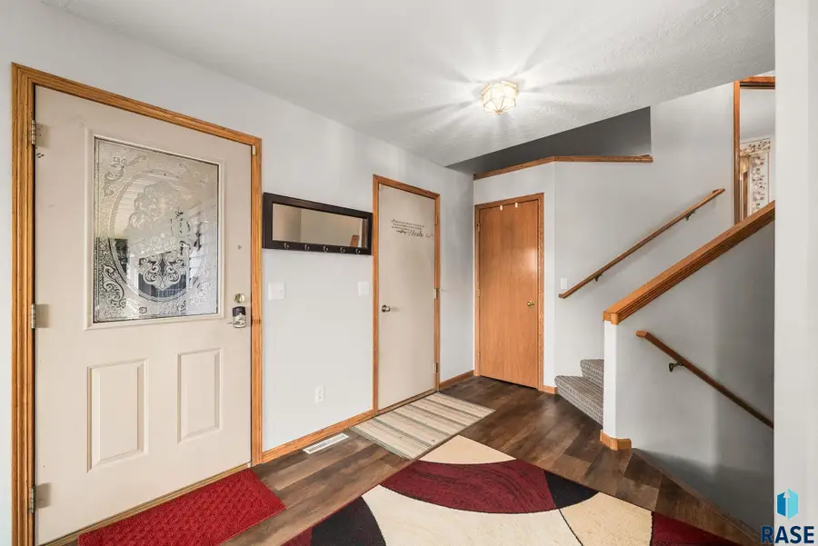 511 Almar St, Luverne, MN 56156 - #3