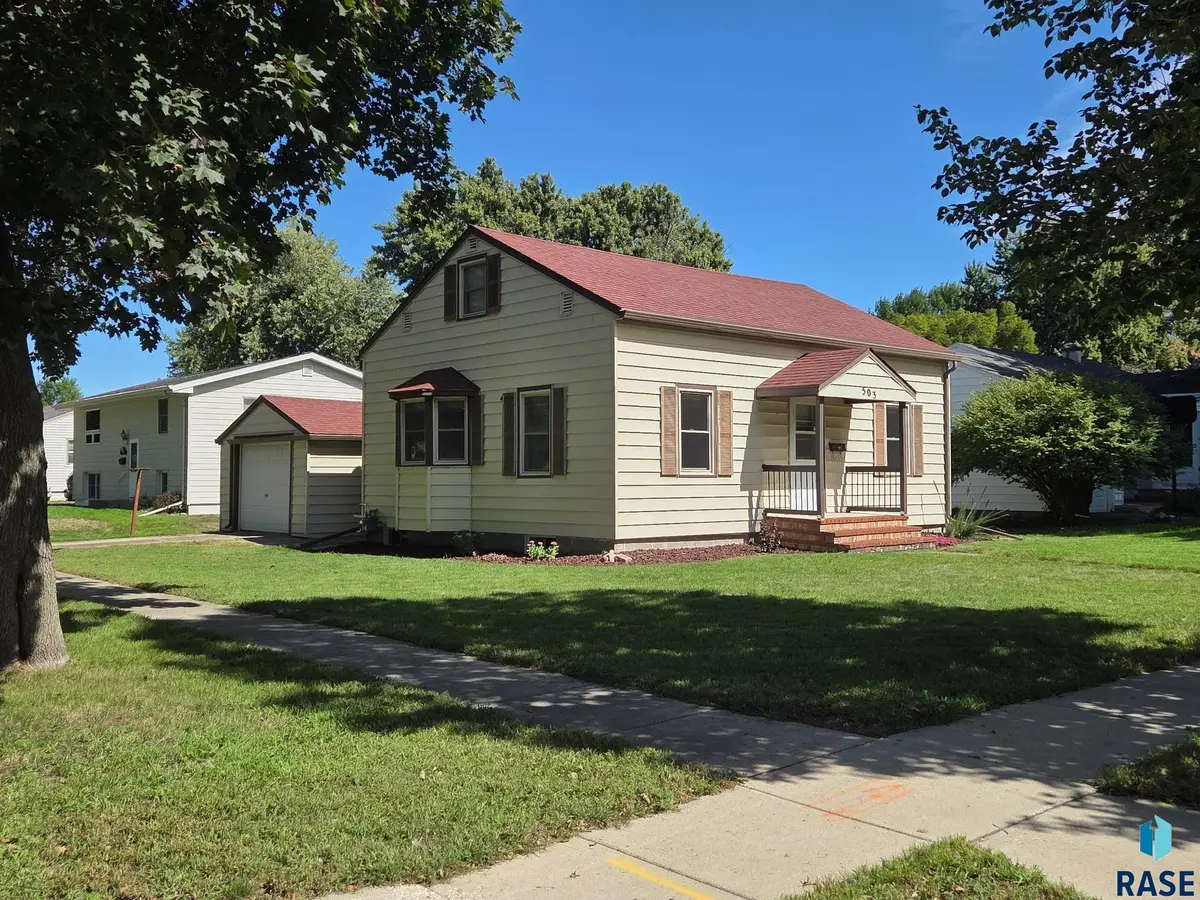 503 E Dodge St, Luverne, MN 56156 - #1
