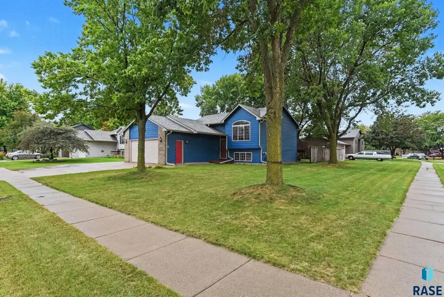 4801 W Mesa Pass, Sioux Falls, SD 57106 - #2