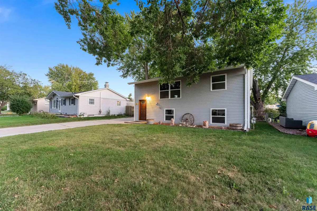 213 N Meyer Ln, Sioux Falls, SD 57103 - #1