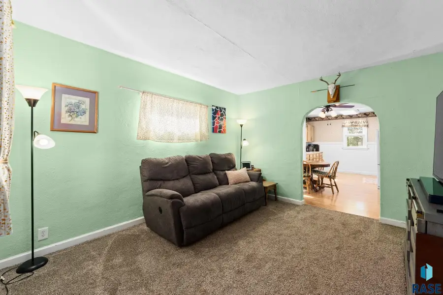 1319 N Spring Ave, Sioux Falls, SD 57104 - #3
