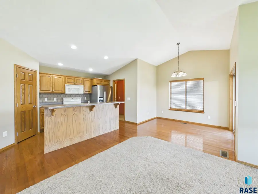 2204 S June Ave, Sioux Falls, SD 57106 - #2