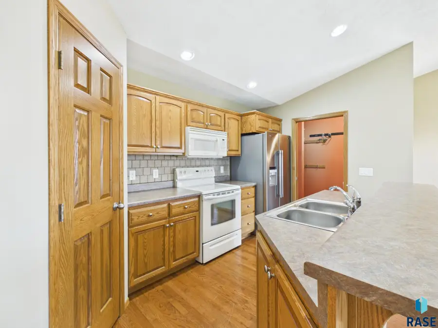 2204 S June Ave, Sioux Falls, SD 57106 - #3