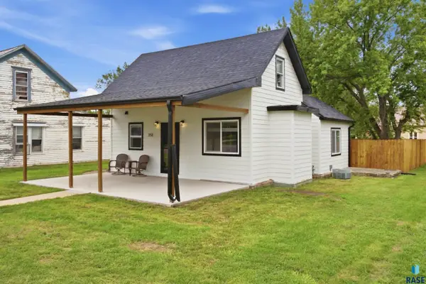 351 Poplar St, Scotland, SD 57059