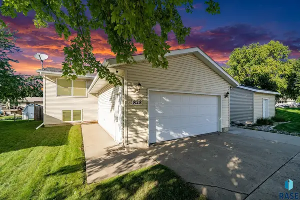 828 S Suburban Dr, Sioux Falls, SD 57110