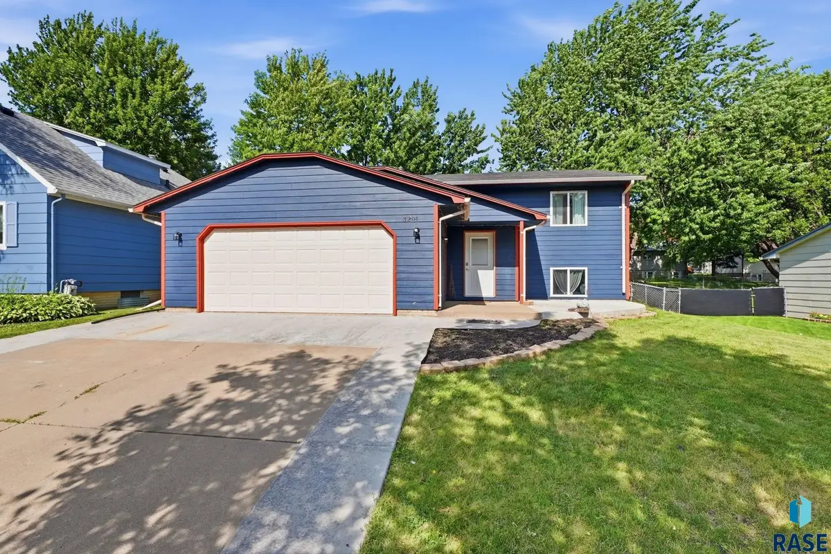 3201 S Greenwood Ave, Sioux Falls, SD 57106 - #1