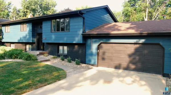 4705 S Woodwind Ln, Sioux Falls, SD 57103