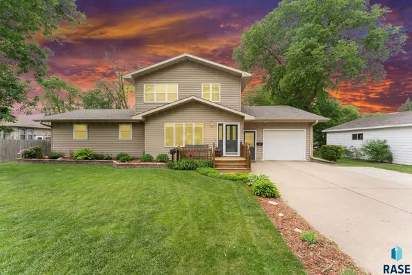 610 W Hemlock St, Beresford, SD 57004