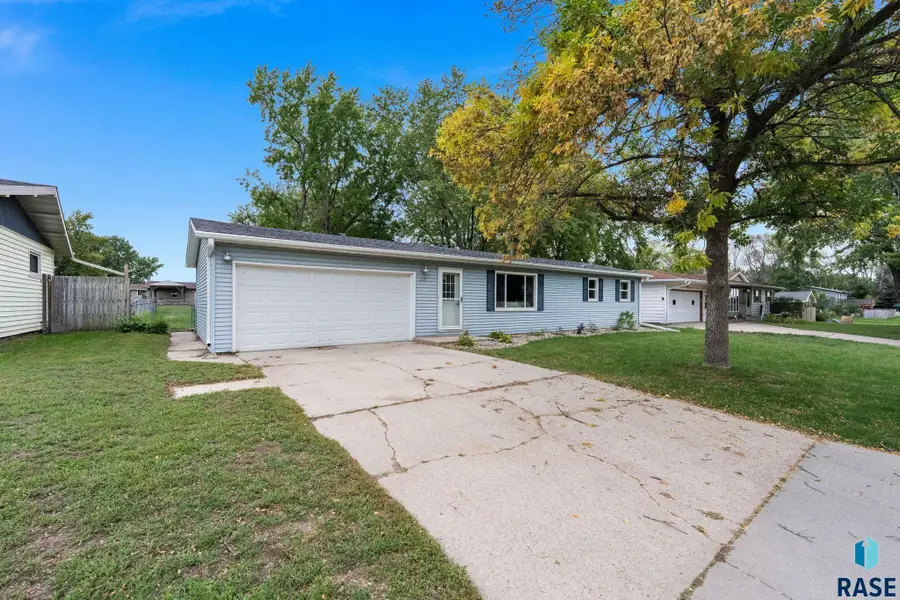 217 N Needles Dr, Brandon, SD 57005 - #2