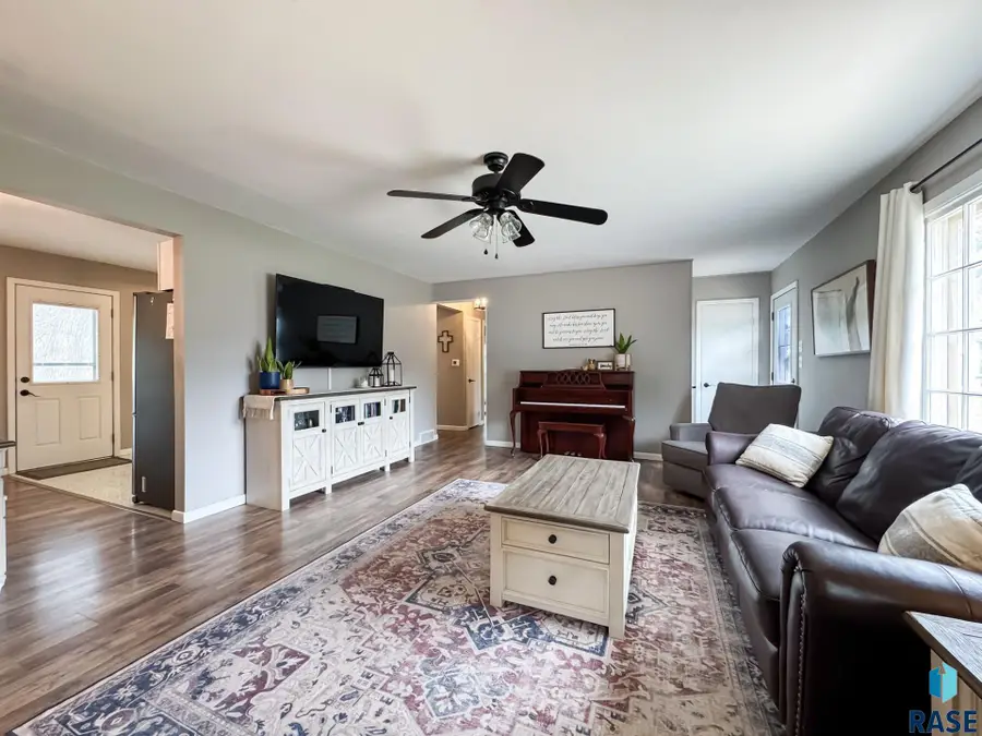 1711 N Wedgewood Rd, Sioux Falls, SD 57107 - #2