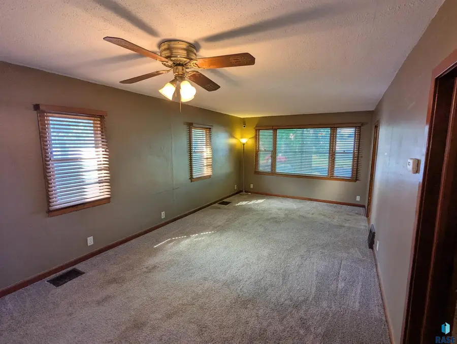 1202 N Prairie Ave, Sioux Falls, SD 57104 - #3