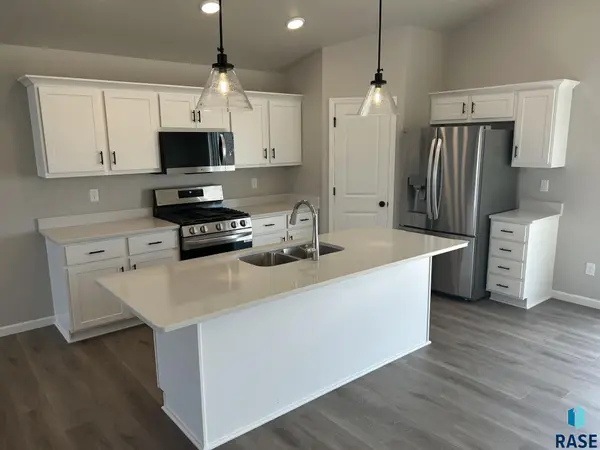 5941 S Coneflower Ave, Sioux Falls, SD 57108